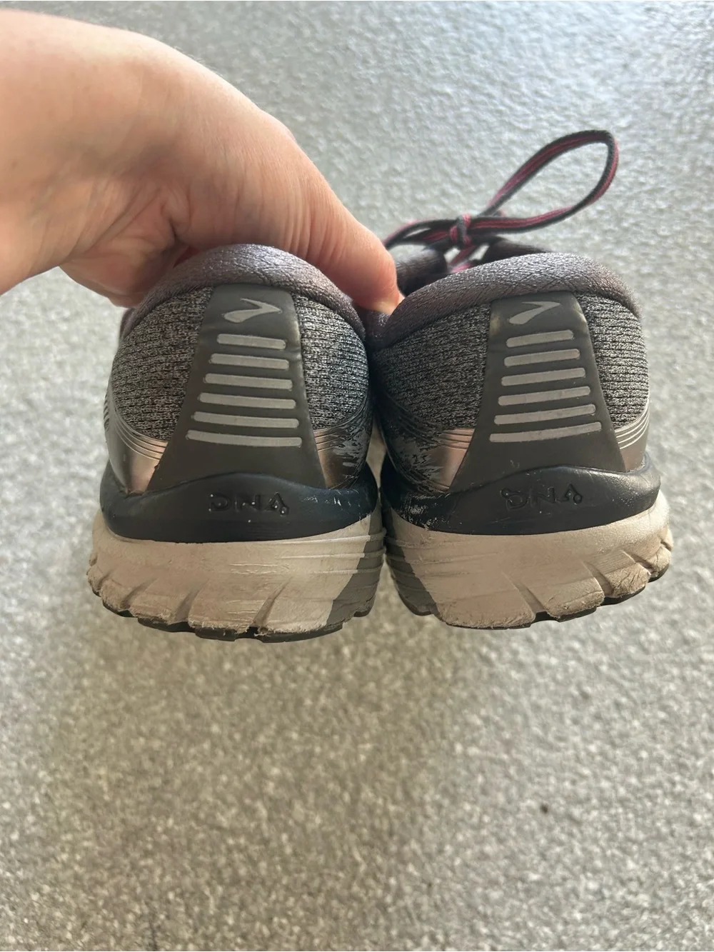 Brooks Adrenaline GTS 18 Women’s Athletic Sneakers Size 10.5
